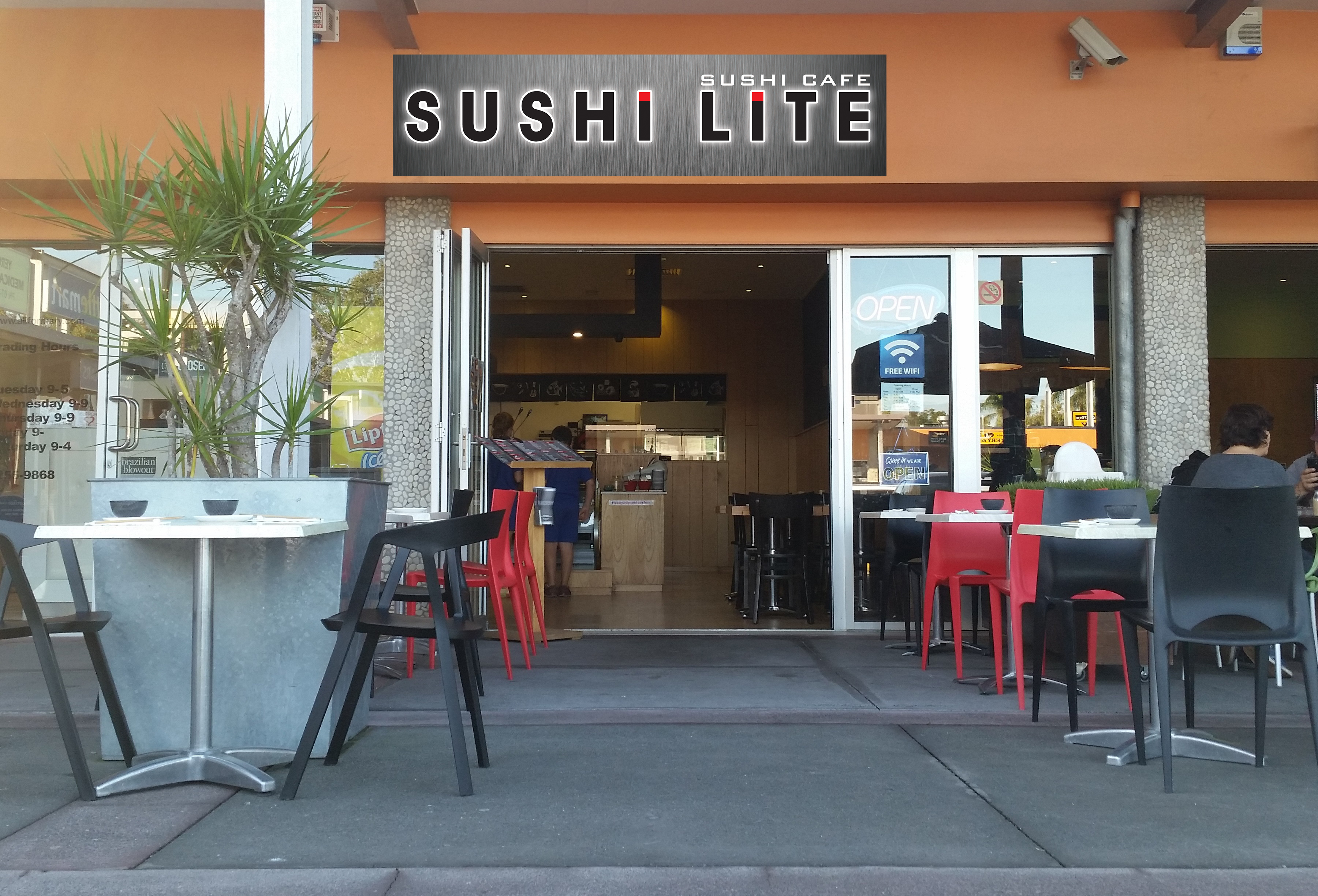 Sushi Lite Outside